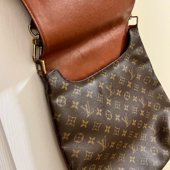 Louis Vuitton Authentic Shoulder Strap Bag - Picture 2 of 8